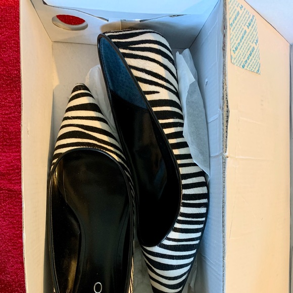Zebra print kitten heel textured with soft brushed hair - Picture 2 of 4